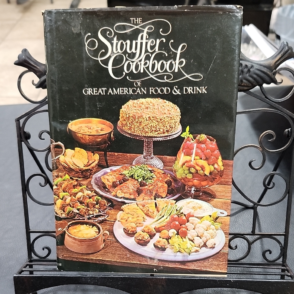 VINTAGE 1973 'THE STOUFFER COOKBOOK of GREAT AMERICAN FOOD & DRINK' COOKBOOK